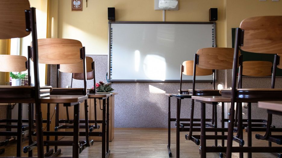Nauczyciele i rodzice komentują powrót nauki stacjonarnej