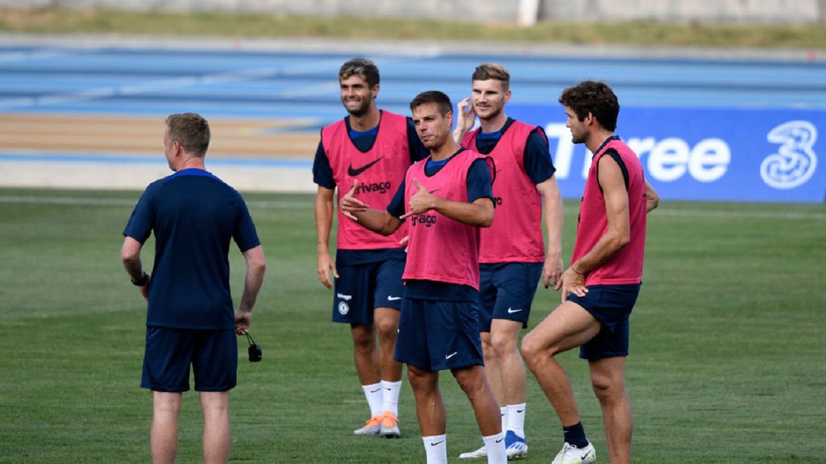 Getty Images / Kevork Djansezian / Na zdjęciu: Cesar Azpilicueta (w środku)