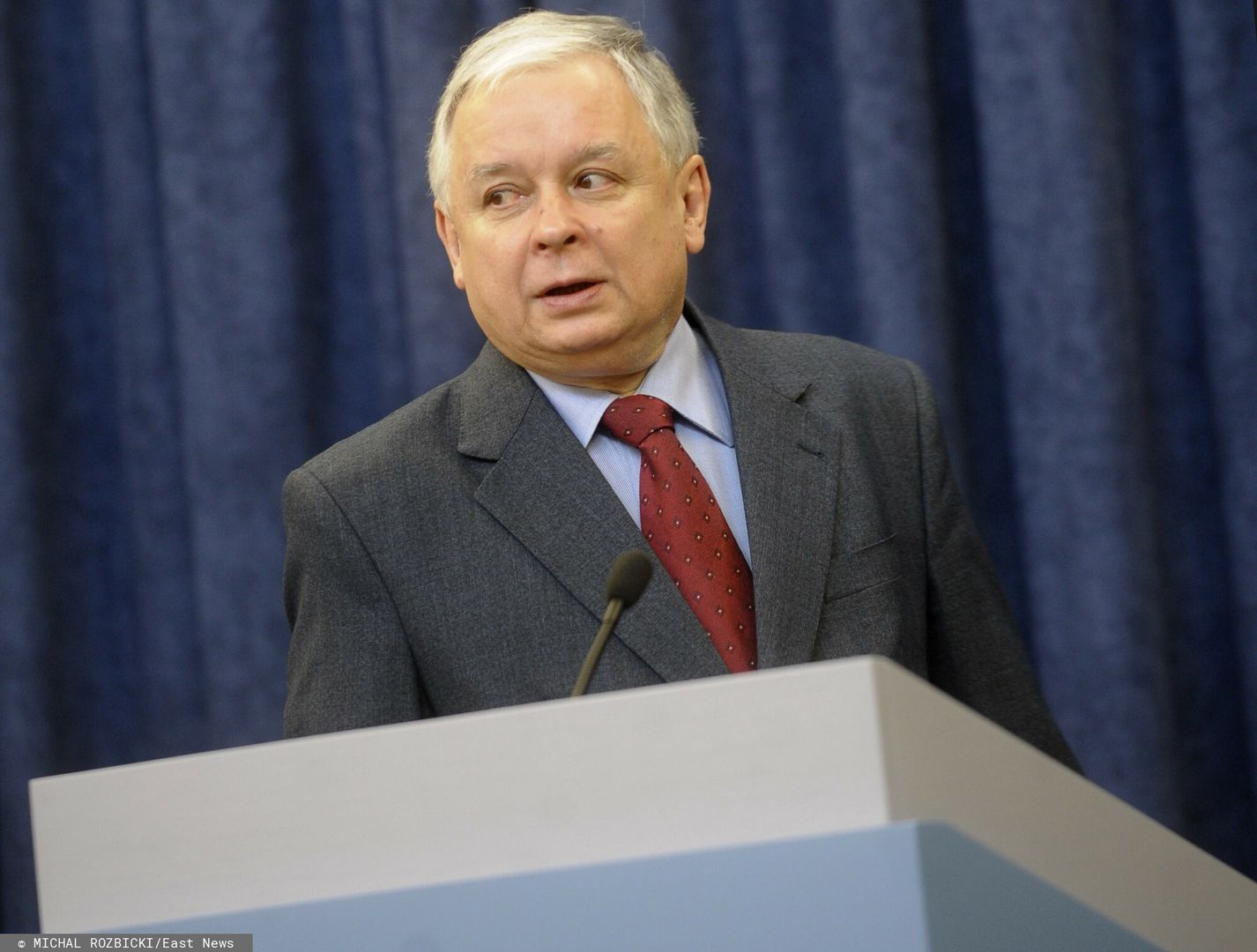 Oni ponie?li ?mier? w katastrofie
PHOTO:MICHAL ROZBICKI / SE / EAST NEWS 
WARSZAWA PALAC PREZYDENCKI 
OSWIADCZENIE PREZYDENTA RP W SPRAWIE PROKURATORA GENERALNEGO 
N/Z LECH KACZYNSKI 
05/03/2010 
 WIECEJ ZDJEC NA HTTP://AGENCJA.SE.COM.PL
MICHAL ROZBICKI
