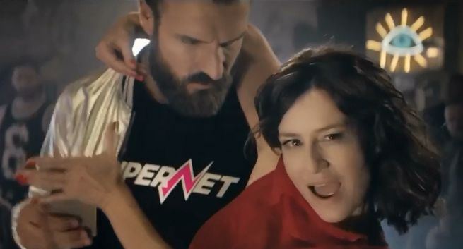 Maja Ostaszewska i Piotr Stramowski musicalowo reklamują Supernet w T-Mobile Polska (wideo)