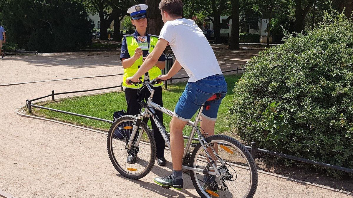 Rowerzysta musi pamiętać, że jego także obowiązują przepisy