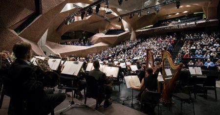 Beethoven, rap i muzyczne kontrasty. Toruńska Orkiestra Symfoniczna pokazała program 48. sezon