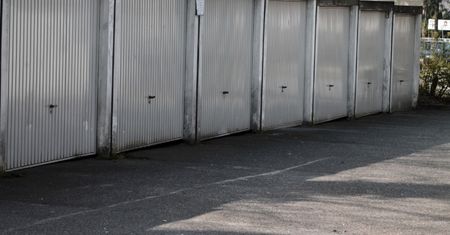 Zadzwonili na numer z ogłoszenia. Tysiąc za pomoc w znalezieniu garażu
