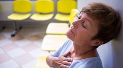 Ten objaw może pojawić się miesiąc przed zawałem. Doświadcza go 40 proc. kobiet