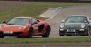 Porsche 911 GT3 RS vs McLaren MP4-12C na torze Rockingham [wideo]