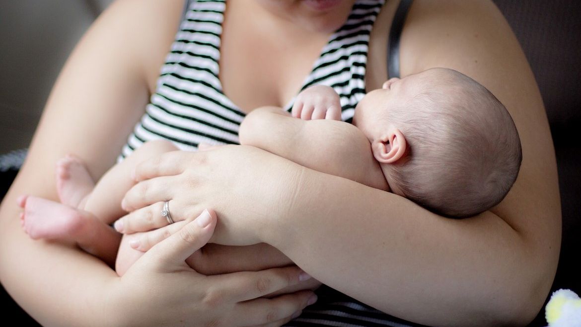 Ciemiączko – czym jest, niepokojące objawy, tempo zarastania