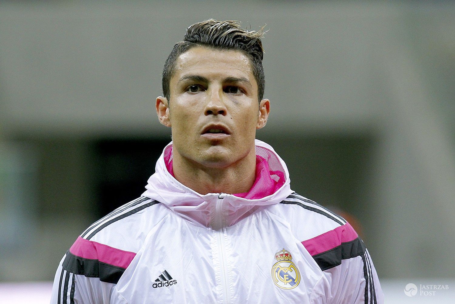 Cristiano Ronaldo maluje paznokcie u stóp