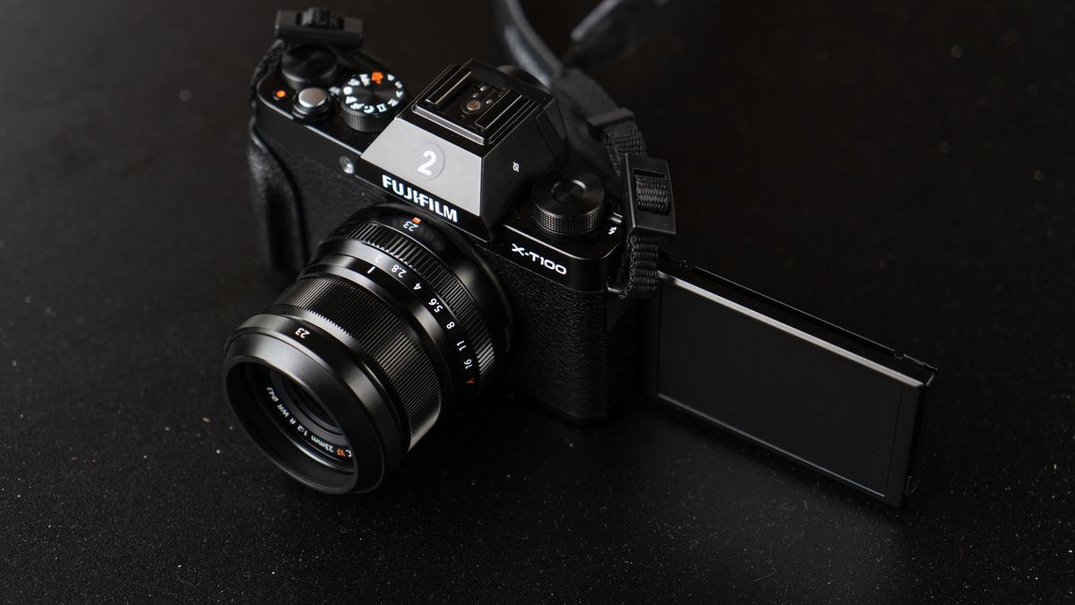 Fujifilm X-T100, czyli amatorski maluch nie tylko dla początkujących [recenzja] 1