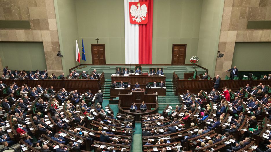 Sondaż. PiS na pierwszym miejscu. Szymon Hołownia wciąż z dobrym wynikiem