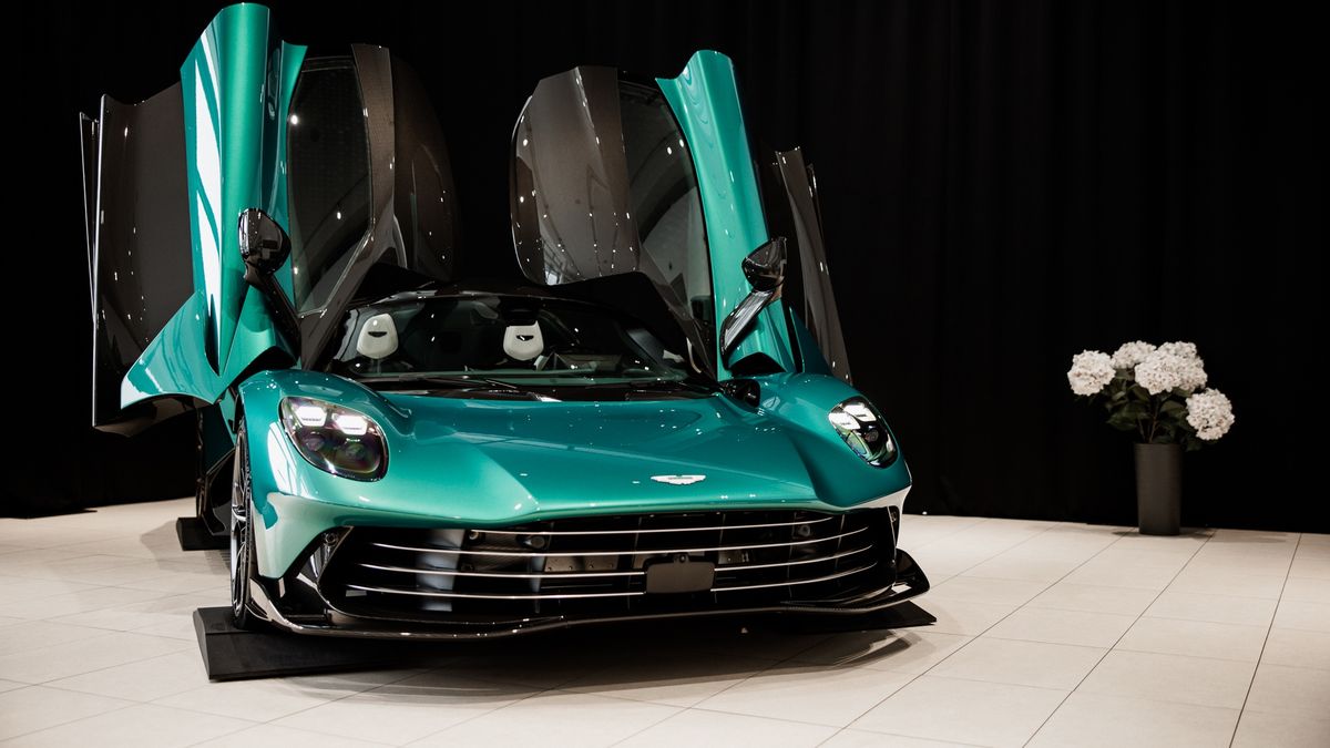 Aston Martin Valhalla