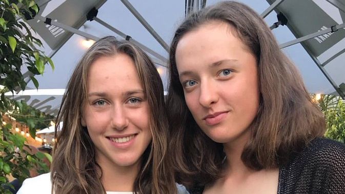 Instagram / Na zdjęciu: Kaja Juvan i Iga Świątek