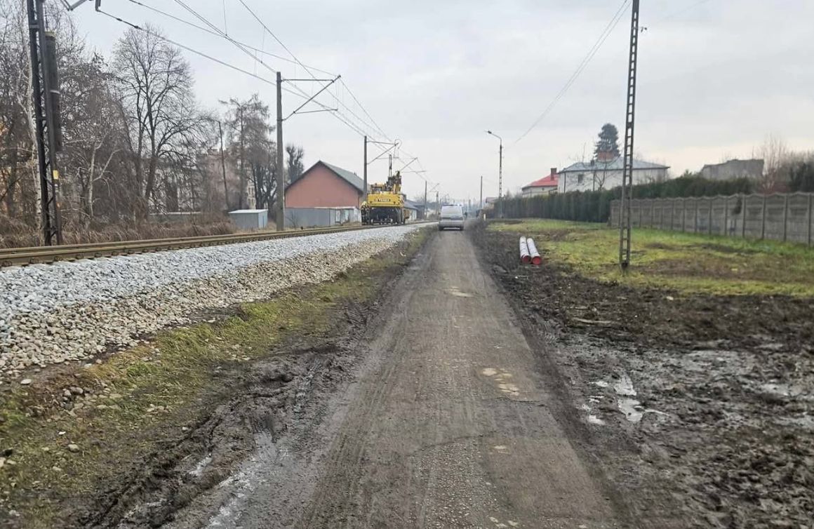 Pościg za uciekającą koparką. Pędziła 100 km/h bez kierowcy