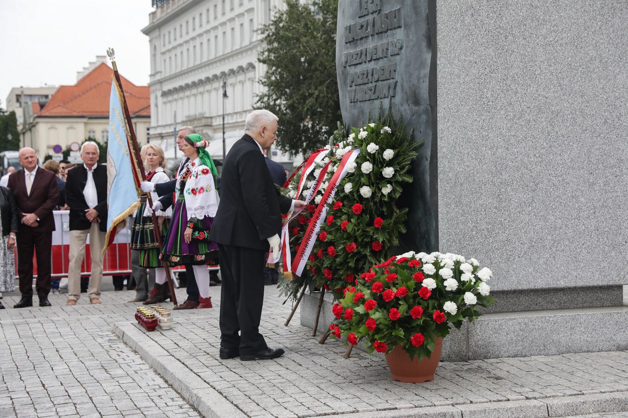 Kaczyński zdenerwował się na miesięcznicy. "Śmiecie, które tu stoją"