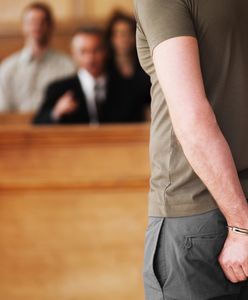 Zabił sąsiada. Zgwałcił matkę. Były policjant osądzony w Pradze