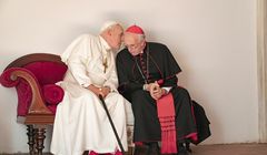 Anthony Hopkins jako papież Benedykt w filmie Netfliksa "Dwóch papieży"