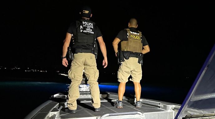 Złapać przemytnika: Misja na Karaibach