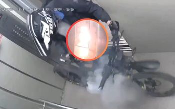 Wjechał elektrykiem do windy. Rower zapłonął. Nagranie z Rosji