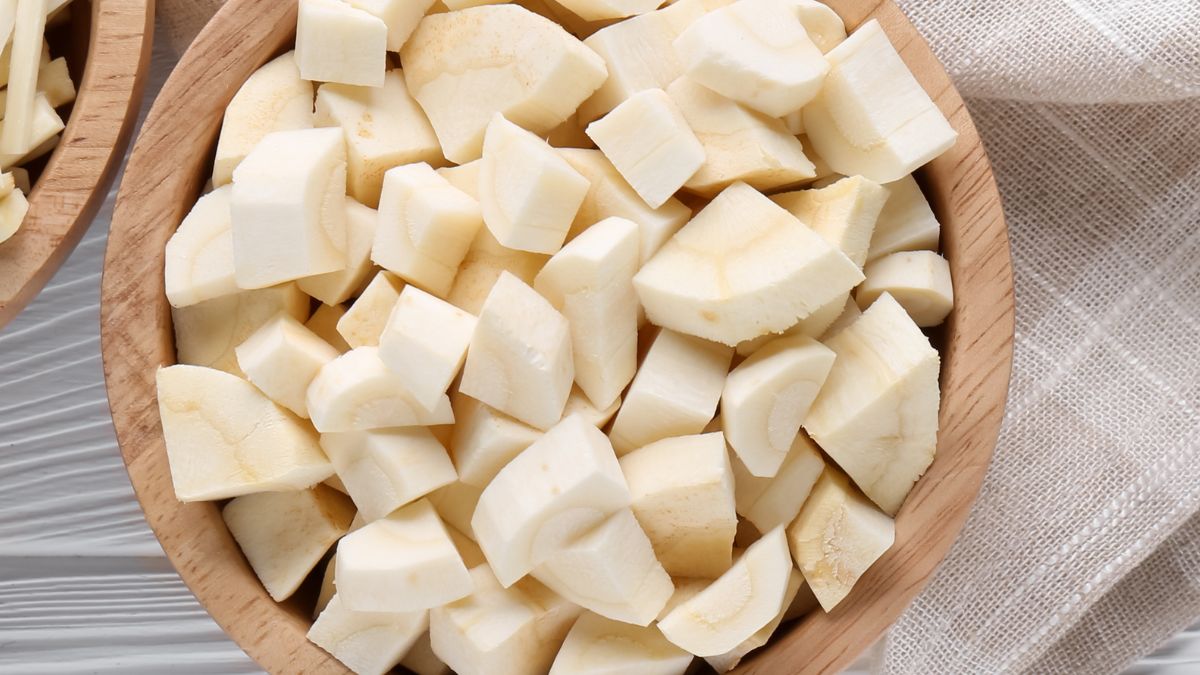 Pasternak z wyglądu przypomina pietruszkę 