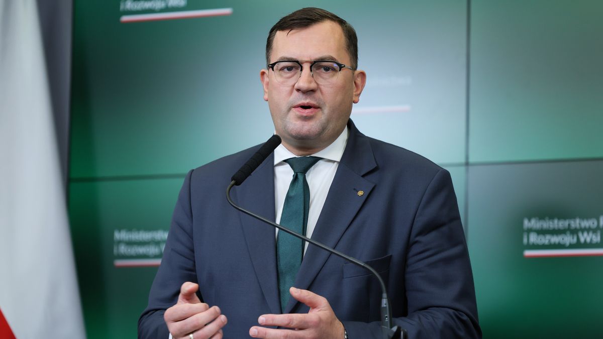  Minister rolnictwa i rozwoju wsi Stefan Krajewski