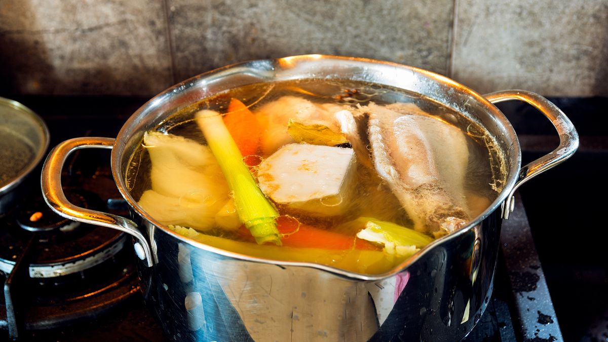 Gotowanie domowego rosołu