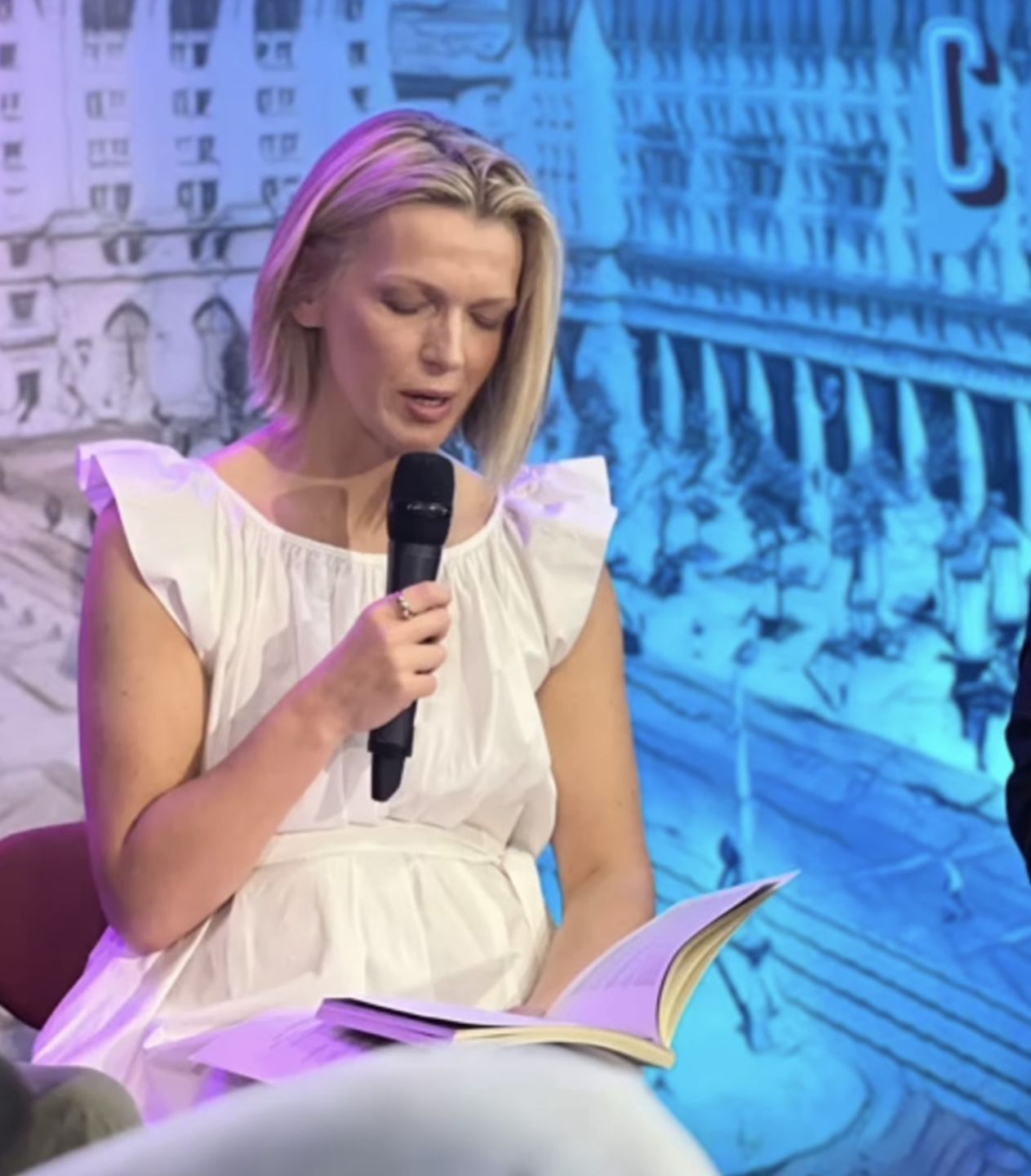 Magda Mołek w białej sukience na lato