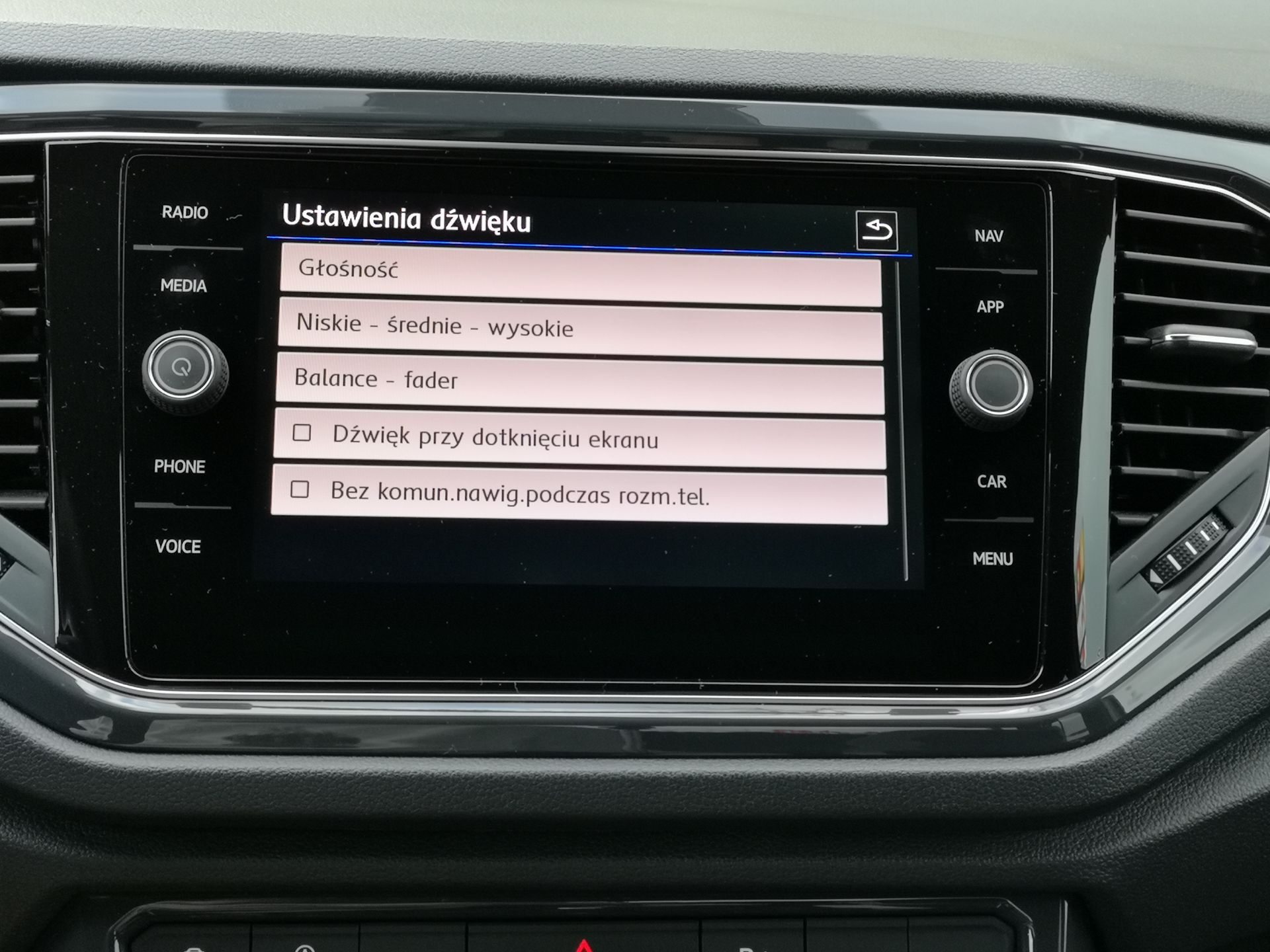 Volkswagen T-Roc: System audio Beats i asystent wyjazdu z miejsca parkingowego 9