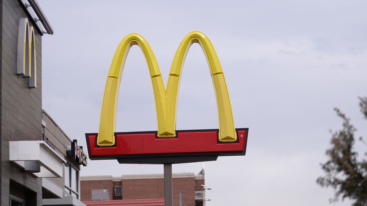 CHICAGO, UNITED STATES - APRIL 03: The logo of the American fast food company McDonalds is seen outside one of the stores in Chicago, United States on April 03, 2023. McDonaldâs reportedly temporarily shuts its U.S. corporate offices ahead of layoffs. (Photo by Jacek Boczarski/Anadolu Agency via Getty Images)