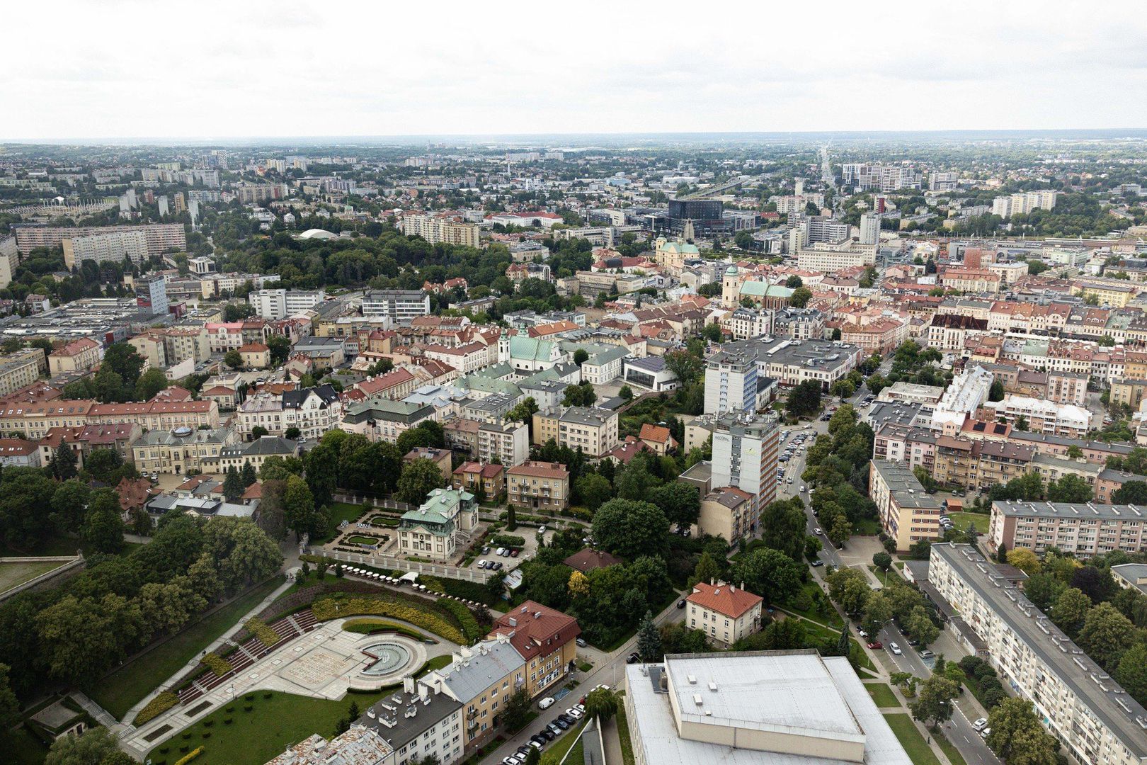 Tak prezentuje się widok z 4o pietra drapacza chmur w Rzeszowie