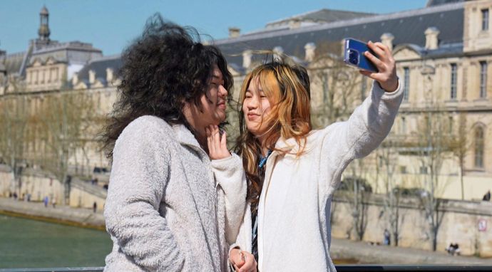 Twoja twarz należy do nas