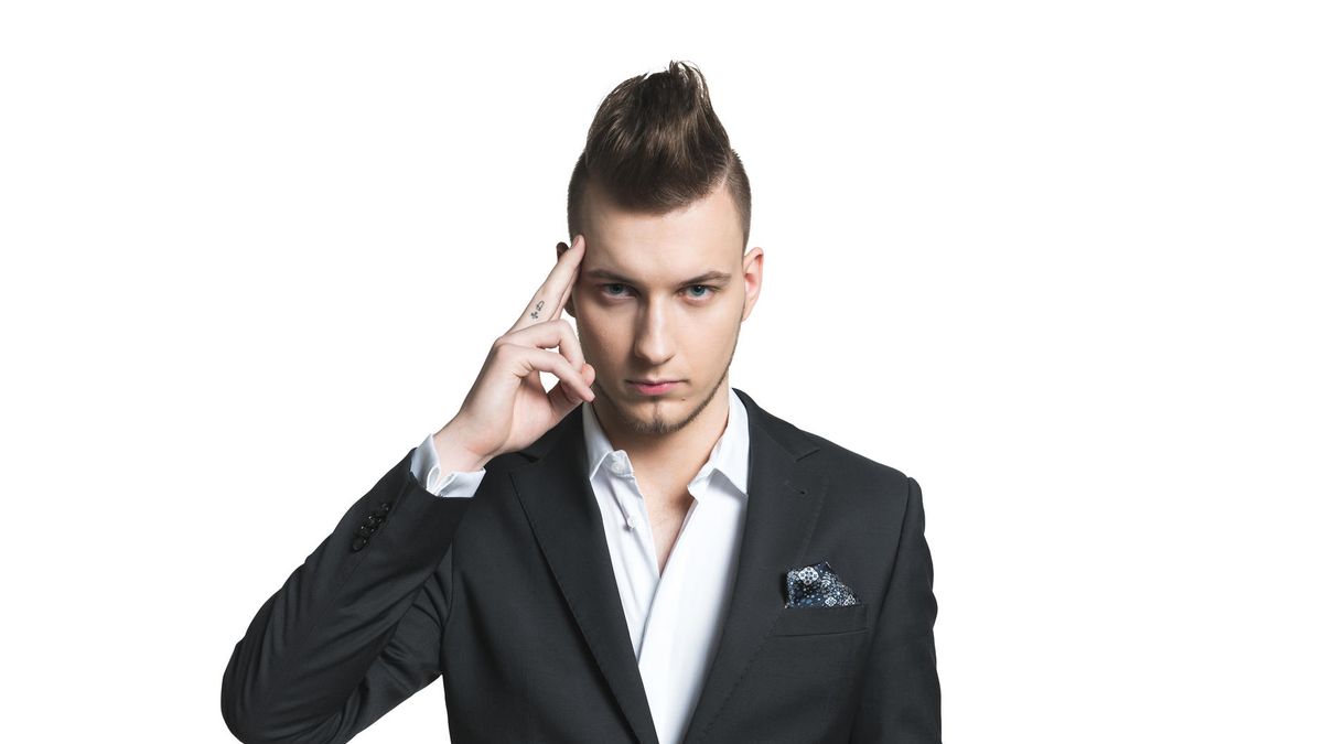 Y jest magikiem, iluzjonistą i mentalistą. W 2012 r. wystapił w programie "Mam talent"