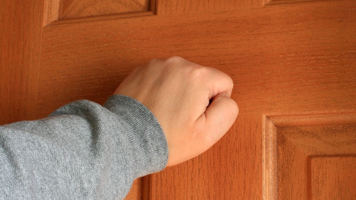 Jeżeli nie otworzysz drzwi, możesz zapłacić nawet 5 tys. złotych kary