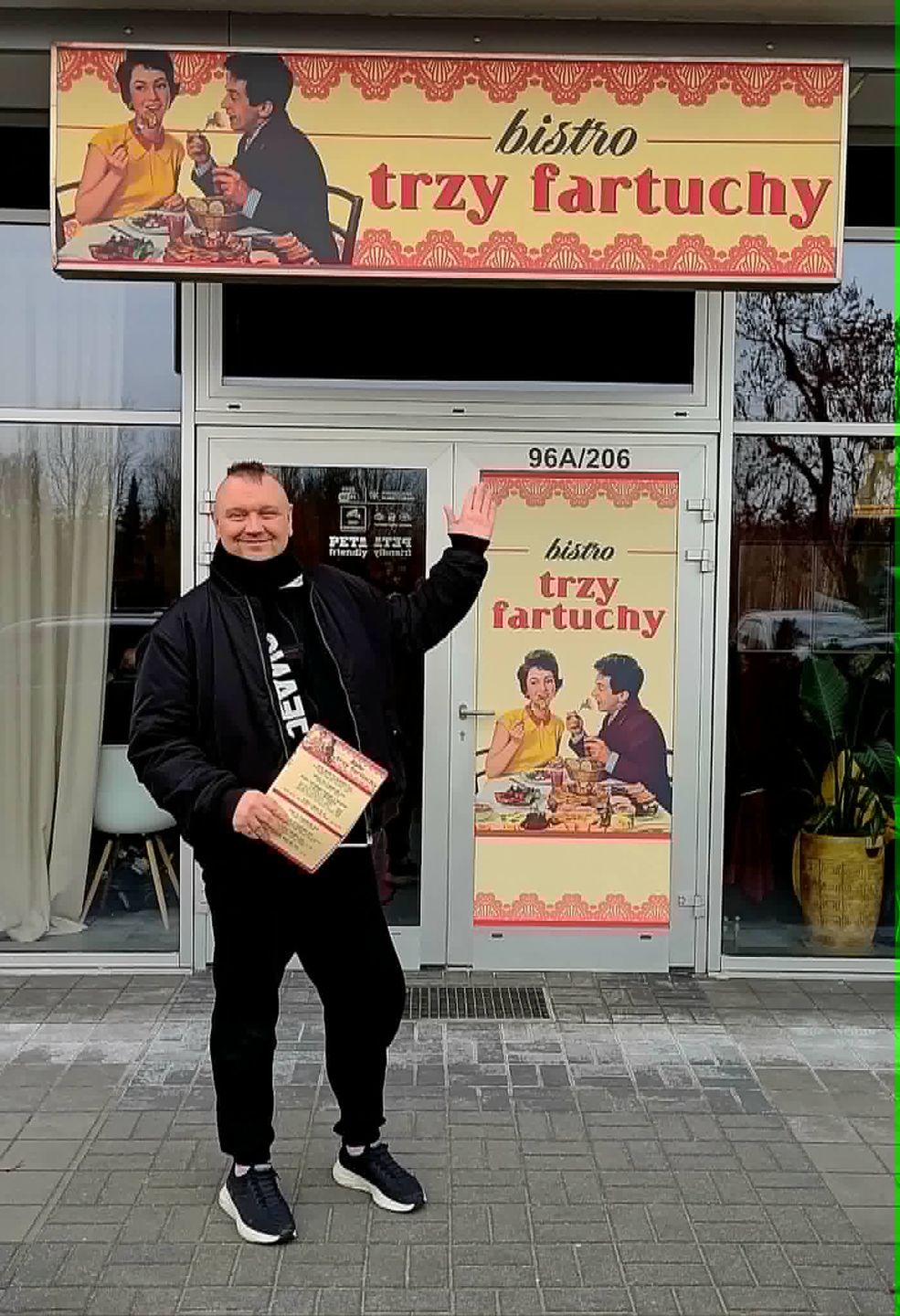 Maciej Gałan w Poznaniu pod bistro Trzy fartuchy