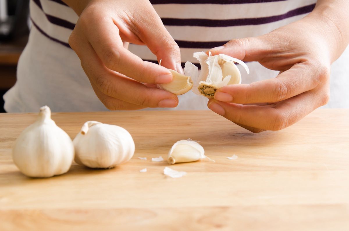 Why is it worth collecting garlic peels?