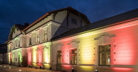 Dworzec w Krośnie nie straszy pustką. Powstała tam lokalna perełka