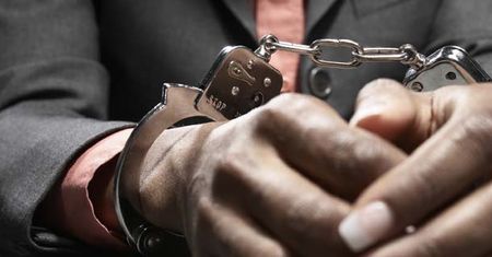 Obiecywała załatwić pracę w policji, stanie przed sądem