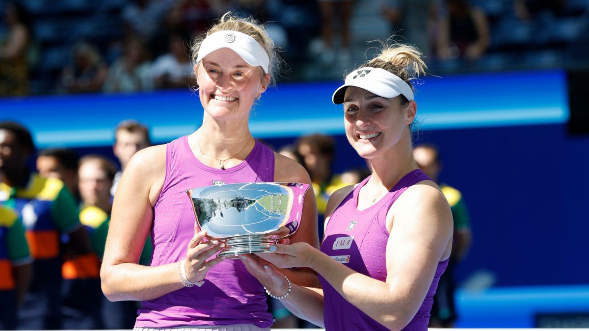 PAP/EPA / JOHN G. MABANGLO / Na zdjęciu: Erin Routliffe i Gabriela Dabrowski