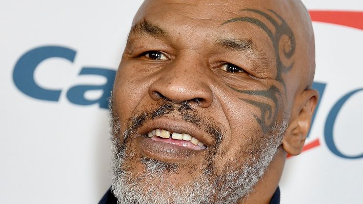 Mike Tyson POBIŁ fana w samolocie