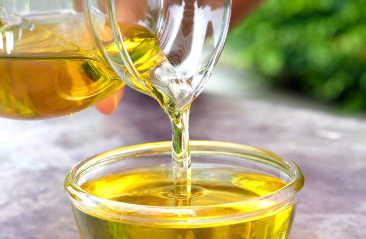 Ssanie oleju jest bardzo popularne w medycynie naturalnej i wywodzi się z ajurwedy