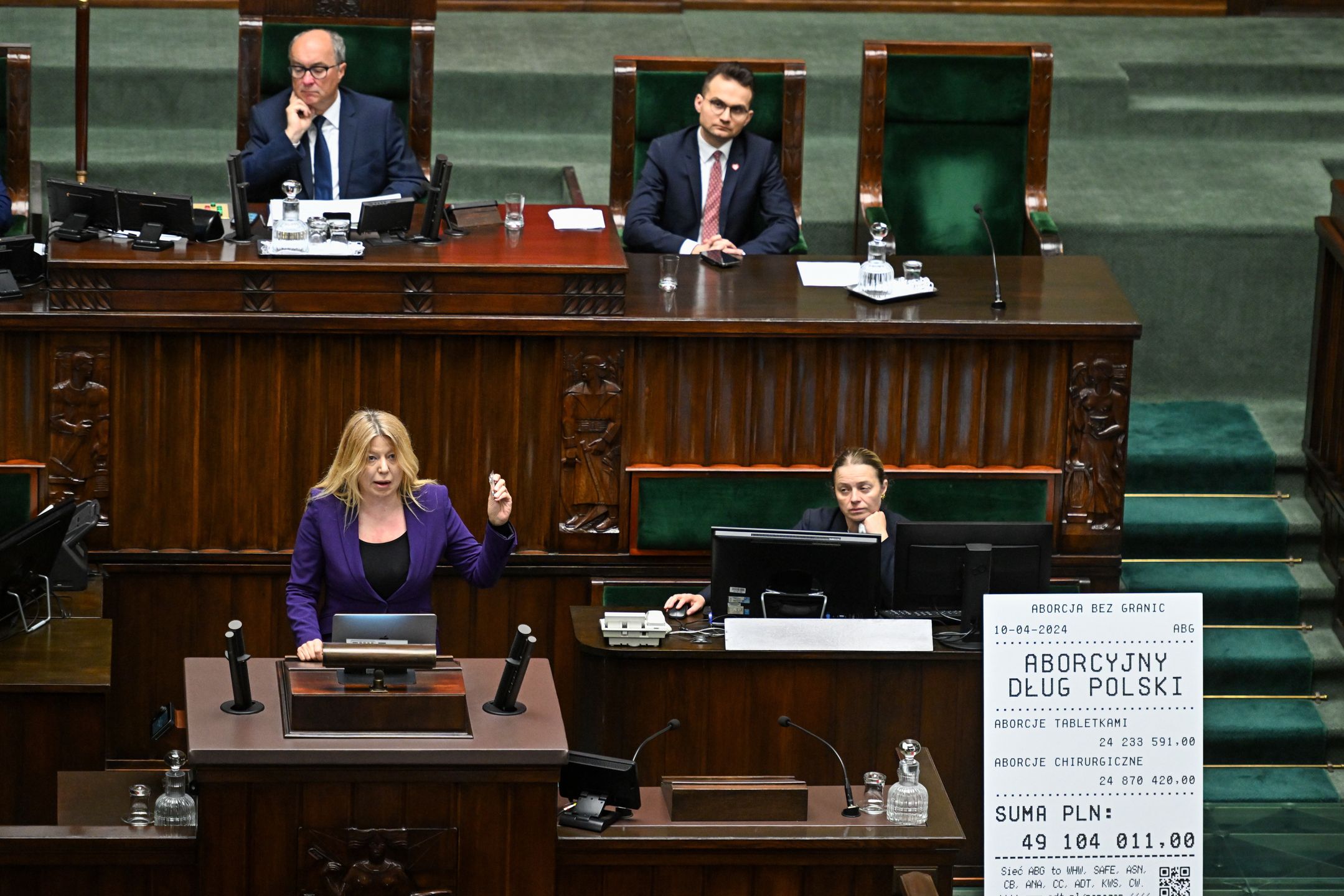 Katarzyna UeberhanRadek Pietruszkaobrady, polityk polityka, posiedzenie, sala obrad, sejm, sejmowa, 10, 10., aborcja bez granic, aborcyjny d�ug polski, kadencja, kadencji, ministra, ni�sza izba parlamentu, parlament, przepisy aborcyjne, Sejm RP, szefowa resortu, X