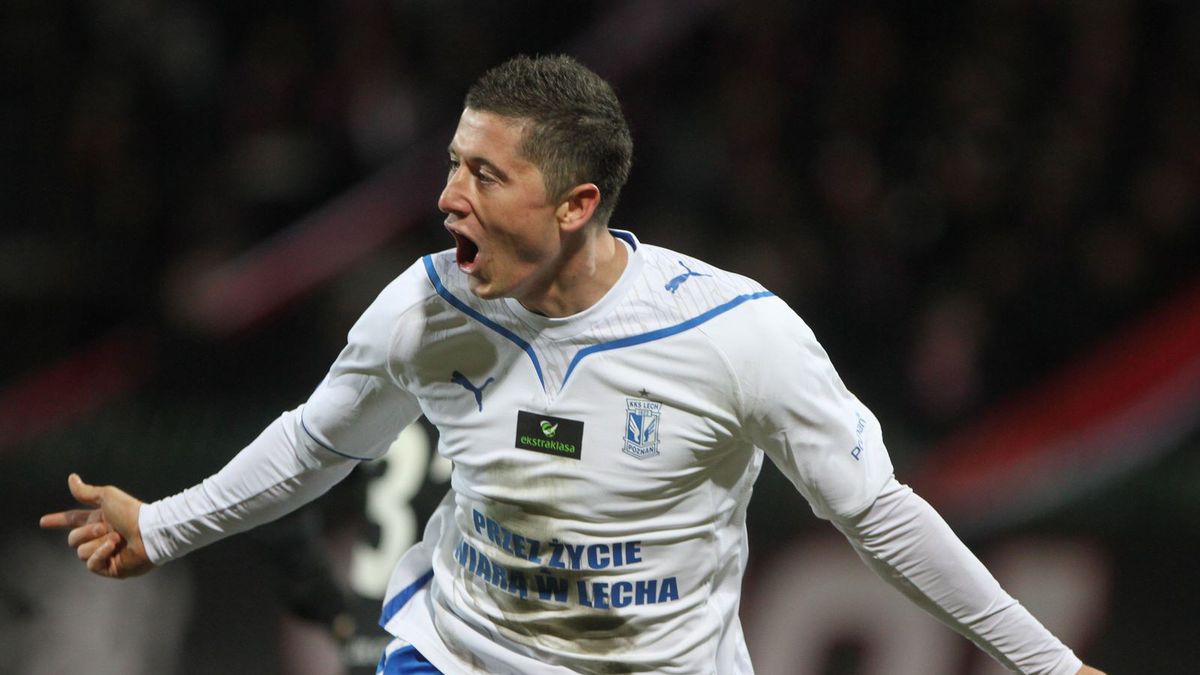 PAP / Bartłomiej Zborowski  / Na zdjęciu: Robert Lewandowski z Lecha Poznań po zdobyciu bramki w meczu piłkarskiej Ekstraklasy z Polonią Warszawa w 2010 roku