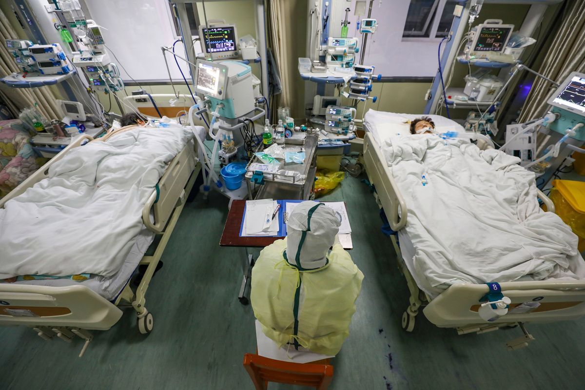 Liczba ofiar koronawirusa przekroczyła 700 osób. W Chinach zmarł pierwszy obcokrajowiec