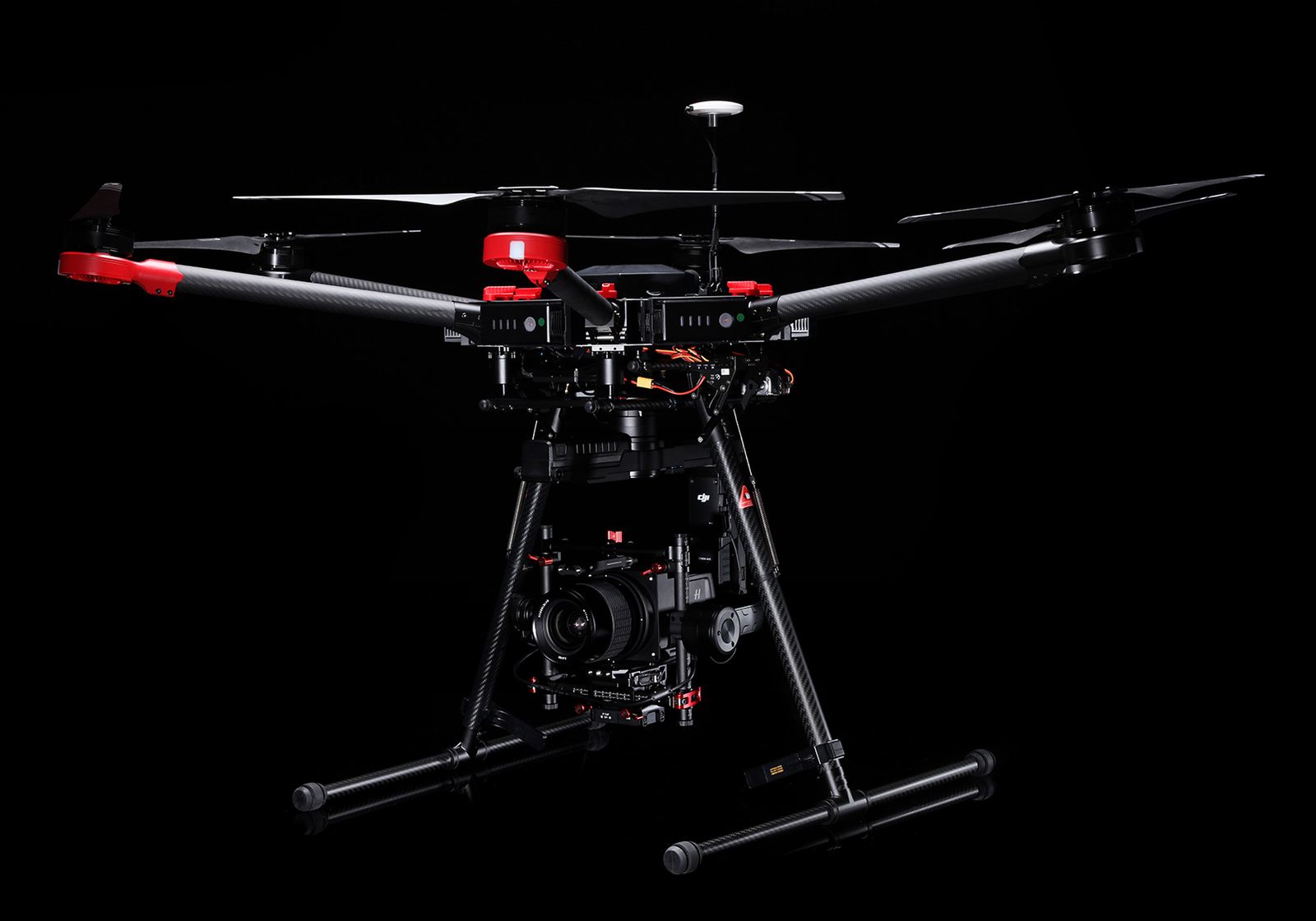 DJI i Hasselblad stworzyły fotograficznego drona ze średnioformatową matrycą o rozdzielczości 50 Mpix 1