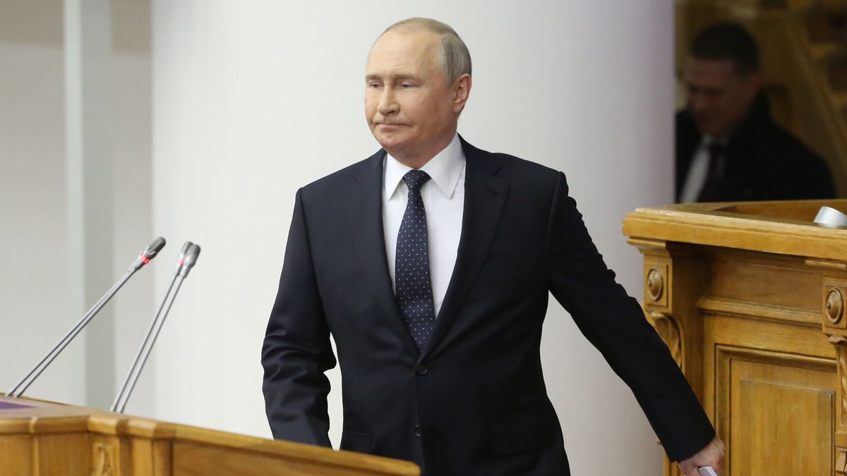 SAINT PETERSBURG, RUSSIA - ARRIL 27: (RUSSIA OUT) Russian President Vladimir Putin speaks during the Council of Lawnmakers at the Tauride Palace, on April 27, 2022, in Saint Petersburg, Russia. Putin has arrived in Saint Petersburg to attend an annual meeting of regional parliamentary speakers, State Duma and Council of the Federation representatives. (Photo by Contributor/Getty Images)