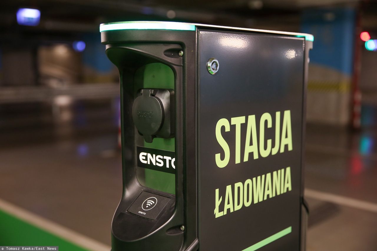 Warszawa. Będzie więcej stacji ładowania pojazdów elektrycznych