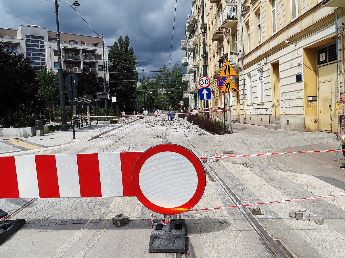 Prace naprawcze, które rozpoczęły się na ul. Cmentarnej niepokoją niektórych mieszkańców...