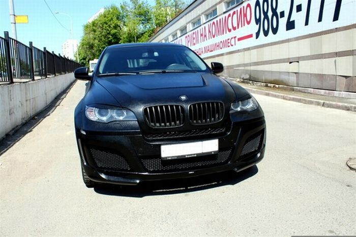 Pierwsze na świecie BMW pokryte skórą. Po co? 3