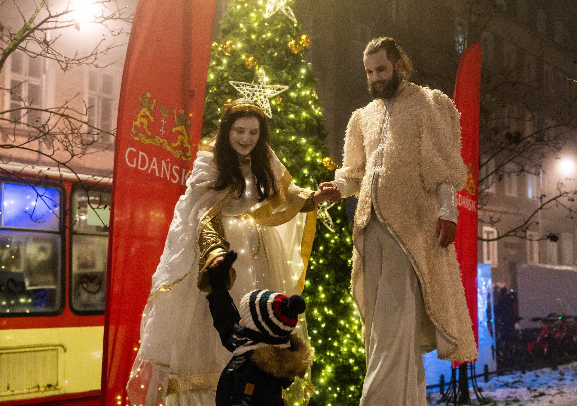 Na uczestników czekać będą różnorodne atrakcje. Na Zaspie zaplanowano m.in. wspólne dekorowanie pierników, tworzenie ozdób, pisanie listów do świętego Mikołaja. Na Żabiance będzie można skosztować świątecznego tortu, który w tym roku będzie ważył 25 kilogramów.