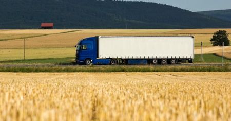 Ile zarabia kierowca ciężarówki, a ile specjalista ds. logistyki?