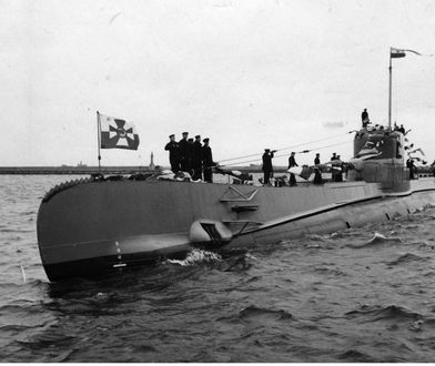 Henryk Kłoczkowski - dowódca okrętu podwodnego ORP "Orzeł" uciekł i zostawił swoją załogę