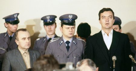 Aparat bezpieczeństwa w PRL - zadania i metody działania